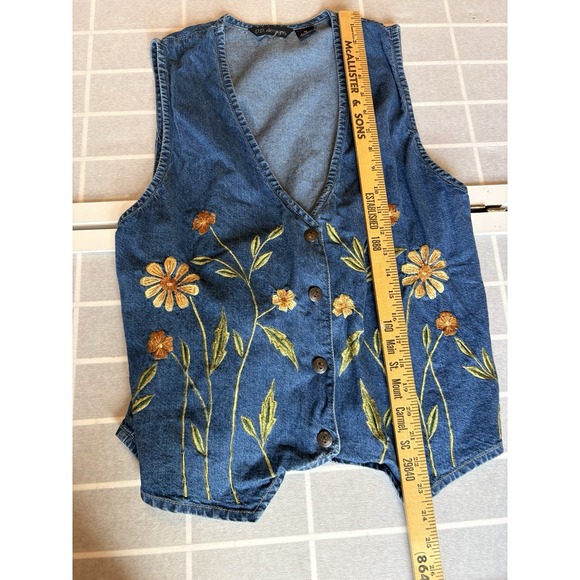 Vintage Denim Vest Womens Sz M Floral Embroidered V Neck Retro Cottage Boho 90s - Picture 3 of 5
